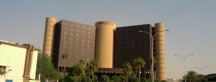 Riyadh Palace Hotel is one of Orte, die JÉz gefallen.