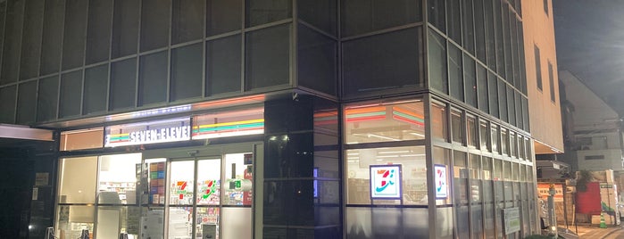 セブンイレブン 代々木イースト店 is one of 私の行ったコンビニエンスストア.