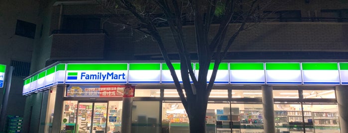 ファミリーマート 恵比寿二丁目店 is one of 行ったりする店.