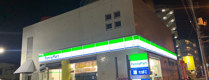 ファミリーマート 芦花公園駅北店 is one of 世田谷区目黒区コンビニ.