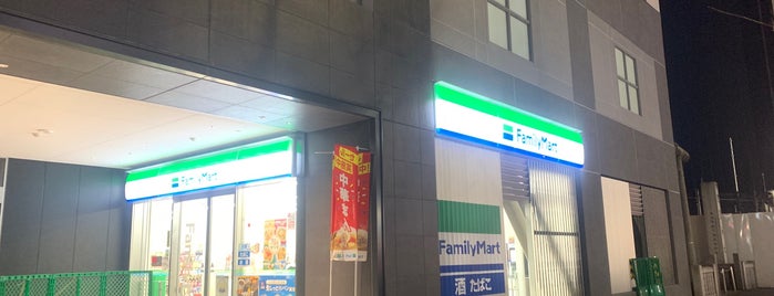 ファミリーマート 新宿靖国通り店 is one of コンビニその4.