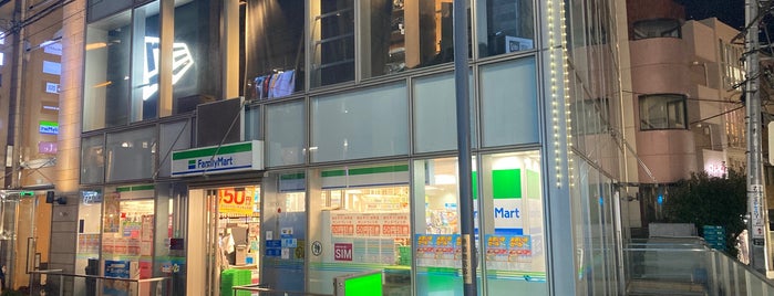 ファミリーマート 原宿神宮前店 is one of 渋谷、新宿コンビニ.