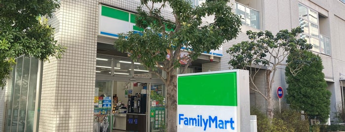 FamilyMart is one of 【【電源カフェサイト掲載2】】.
