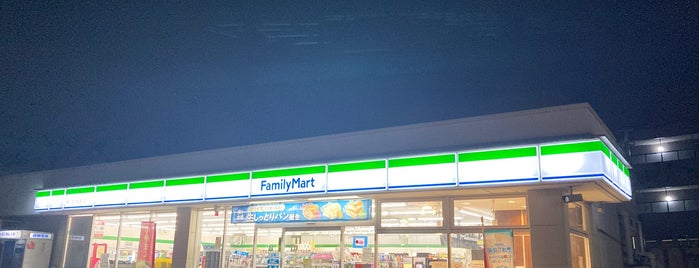FamilyMart is one of ショッピング.