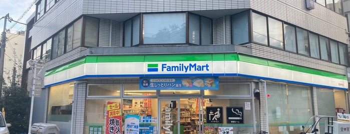 ファミリーマート 恵比寿駅南店 is one of 【【電源カフェサイト掲載2】】.