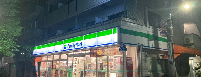 ファミリーマート 早稲田鶴巻町店 is one of 渋谷、新宿コンビニ.