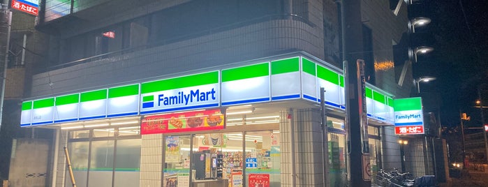 ファミリーマート 南烏山店 is one of 世田谷区目黒区コンビニ.