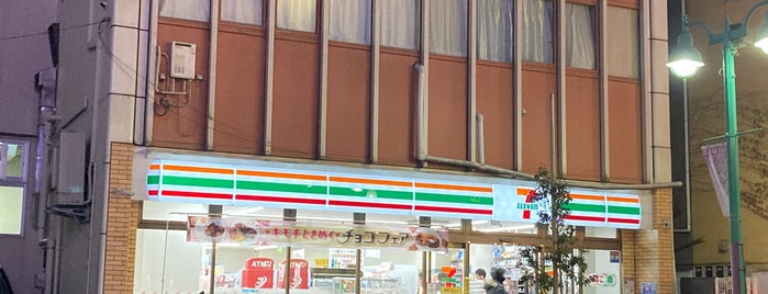 セブンイレブン 新宿大久保通り店 is one of 渋谷、新宿コンビニ.