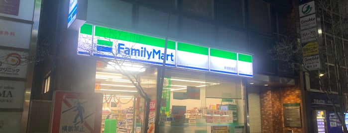 FamilyMart is one of 新宿.