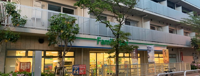 ファミリーマート 目黒三田通り店 is one of 世田谷区目黒区コンビニ.