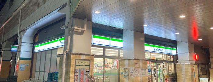 ファミリーマート 千歳船橋駅前店 is one of コンビニその３.