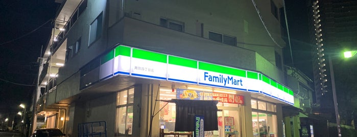ファミリーマート 用賀四丁目店 is one of 世田谷区目黒区コンビニ.