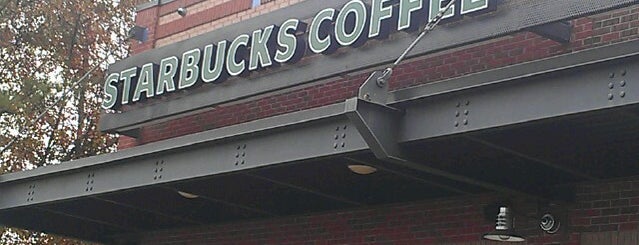 Starbucks is one of ATL_Hunterさんのお気に入りスポット.