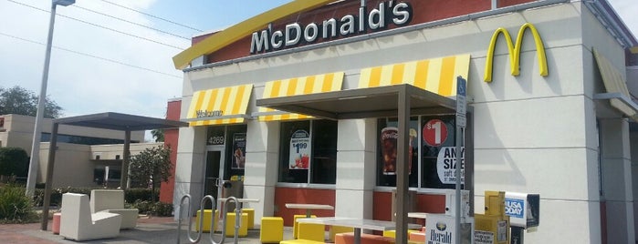 McDonald's is one of Tempat yang Disimpan Lucia.