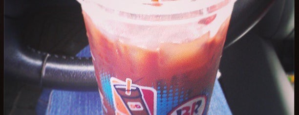 Dunkin' is one of O. WENDELL 님이 좋아한 장소.