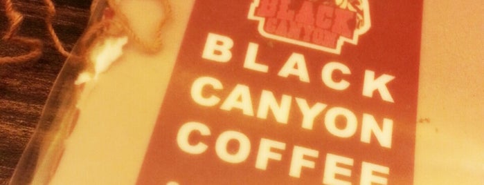 Black Canyon Coffee is one of สถานที่ที่ ꌅꁲꉣꂑꌚꁴꁲ꒒ ถูกใจ.