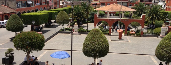 Zócalo is one of Tempat yang Disukai Sergio.