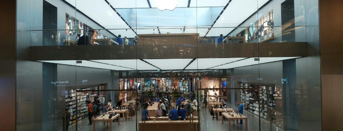 Apple Store is one of Shopping (Istanbul, Turkey).