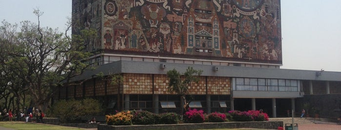 Biblioteca Central is one of Tempat yang Disimpan Juristas UNAM.