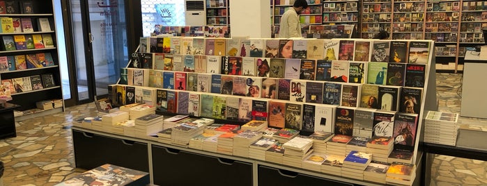 İletişim Yayınları is one of İstanbul'daki Kitapçılar ve Sahaflar.