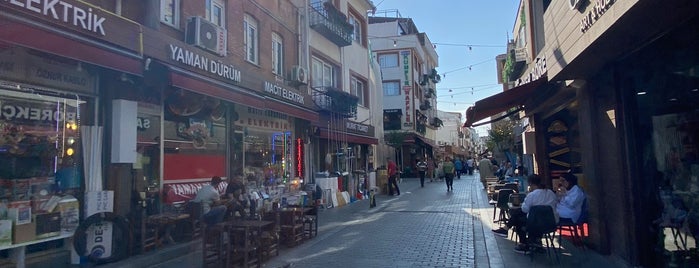Uncular Caddesi is one of สถานที่ที่บันทึกไว้ของ Gül.