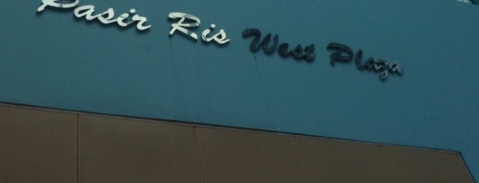 Pasir Ris West Plaza is one of Lugares favoritos de Roger.
