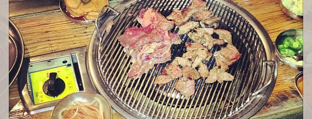 Iron Age: Asian Grill is one of Lugares favoritos de Leonda.