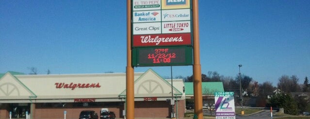 Walgreens is one of สถานที่ที่ Michael ถูกใจ.