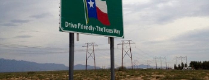 Texas / New Mexico State Line is one of Kimmie'nin Kaydettiği Mekanlar.