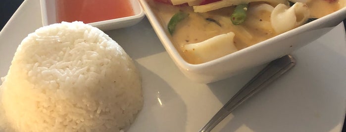 BowThai Cuisine is one of Kyraさんのお気に入りスポット.