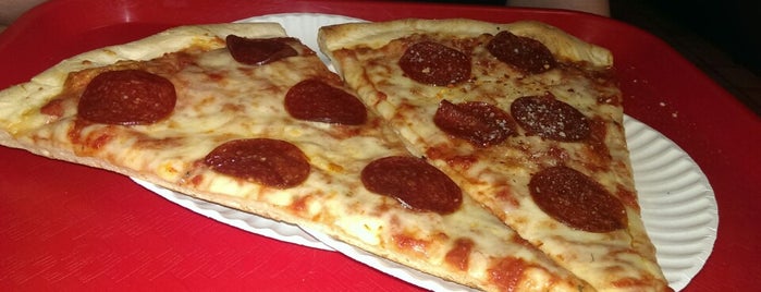 Empire Pizza is one of Yvette : понравившиеся места.