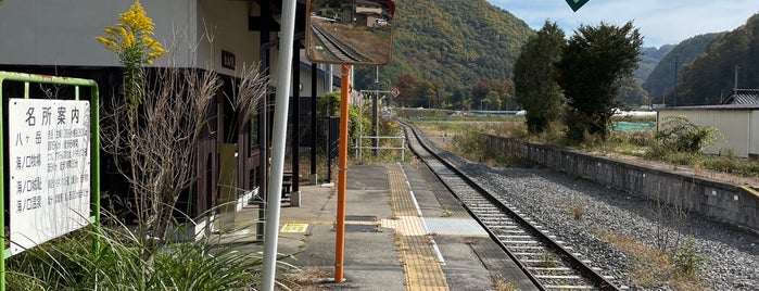 Saku-Uminokuchi Station is one of JR 고신에쓰지방역 (JR 甲信越地方の駅).