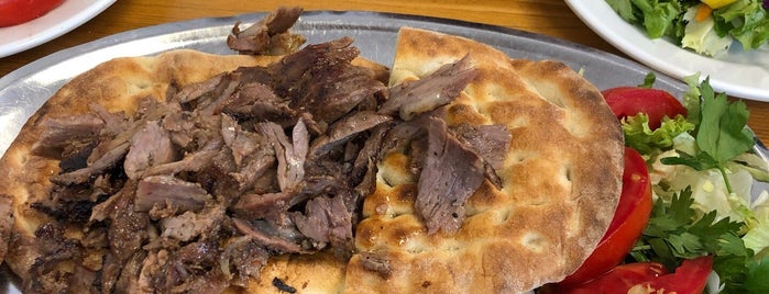 Sini Şark Döner is one of Locais curtidos por Meltem.