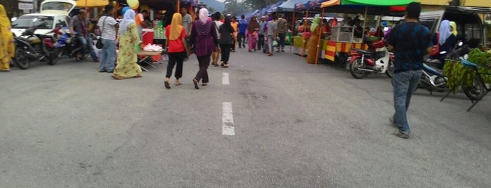 Pasar Malam Pekan Kg. Gajah is one of Makan @ Utara,MY #17.
