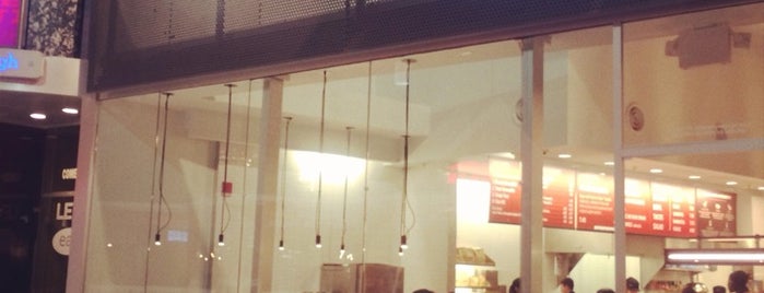 Chipotle Mexican Grill is one of Tempat yang Disukai Dave.