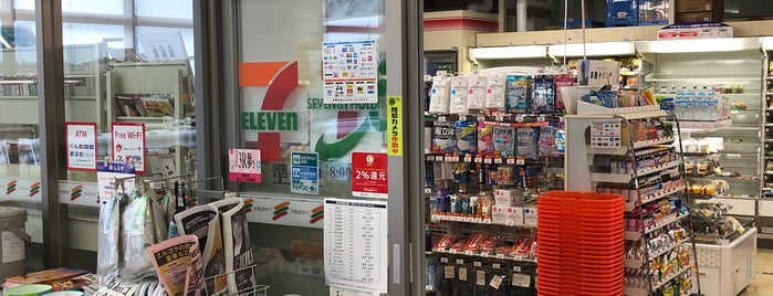 7-Eleven is one of 座れるカフェ.