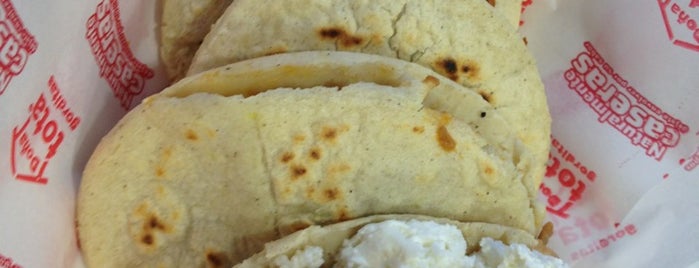 Gorditas Doña Tota is one of Locais curtidos por Alethia.