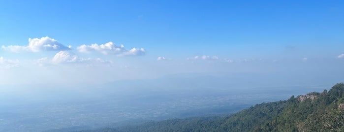 ผาชูธง (Chu Thong Cliff) is one of พิจิตร, พิษณุโลก, เพชรบูรณ์.