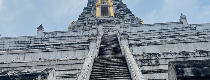 Wat Phu Khao Thong is one of Ayutthaya Historical Park.