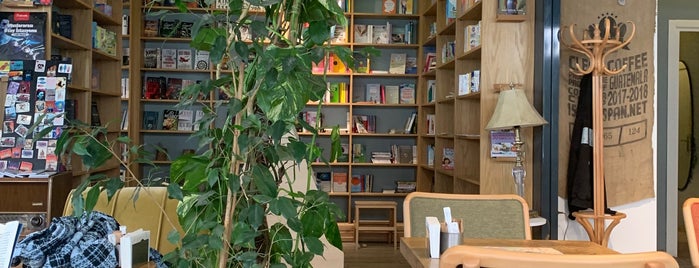 Books & Coffee is one of İstanbul Anadolu Yakası.