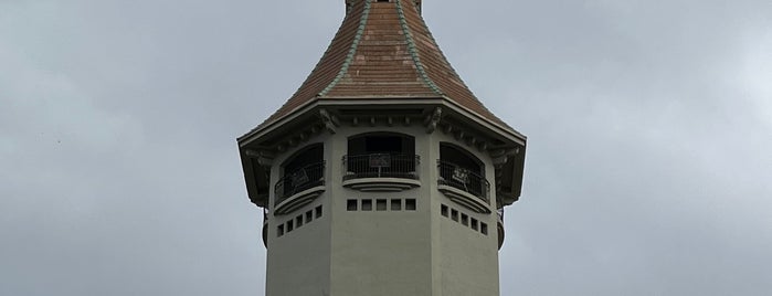 Torre de l'Aigua de Sabadell is one of moments trending topic.