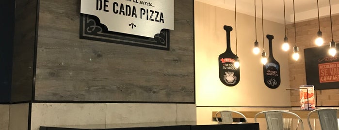 Domino's Pizza is one of Lugares favoritos de Ernesto.
