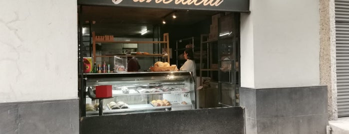 Pancracia Panadería is one of Café.