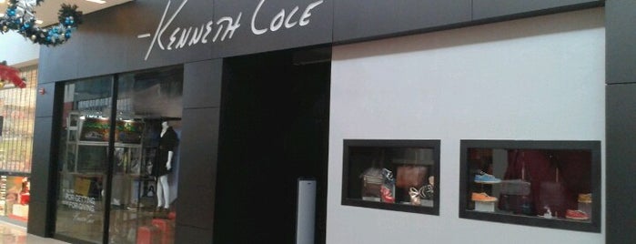 Kenneth Cole is one of Buenos lugares donde ir.