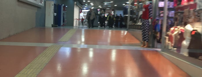 Ankara metro altı çarşısı is one of Locais curtidos por Mehmet Ali.