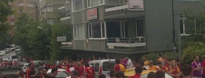 Ali Sami Yen Sokak is one of Locais curtidos por Onur.