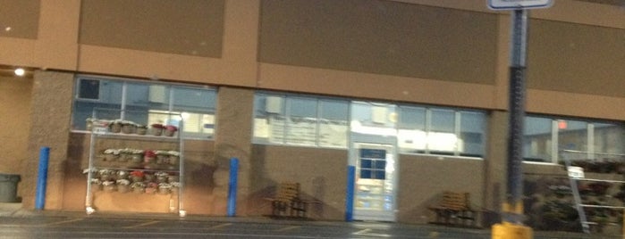 Walmart Supercenter is one of Orte, die David gefallen.