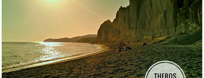 Theros Wave Bar is one of สถานที่ที่ Trevor ถูกใจ.