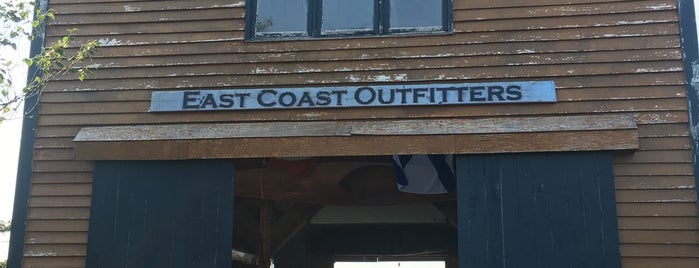 East Coast Outfitters is one of Orte, die Ben gefallen.