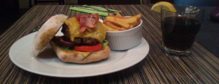 Ring Café & Burger Bar is one of Burger & Co..